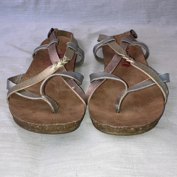 Blowfish size 4 youth  Silver gold and copper tone  Strappy Sandals - Picture 10 of 15